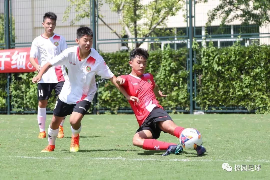 足球比赛规则小学生_小学生足球赛篮球赛规则_小学生蓝球比赛用球